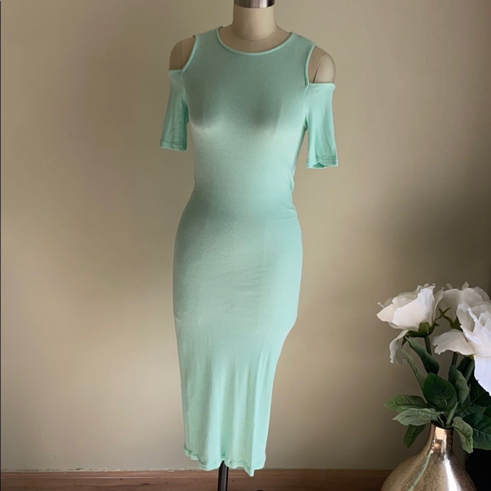 Rib knit maternity dress. Open shoulder.